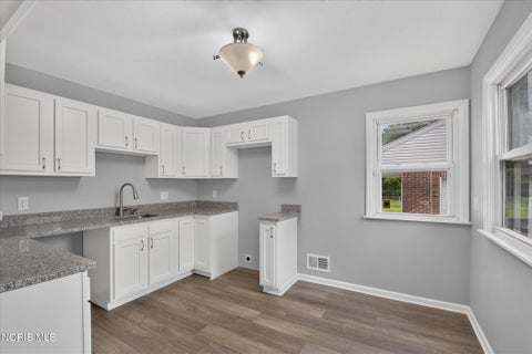 Tiny photo for 2272 Westmonte Road, Toledo, OH 43607 (MLS # 10012576)