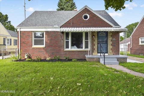 Tiny photo for 2272 Westmonte Road, Toledo, OH 43607 (MLS # 10012576)