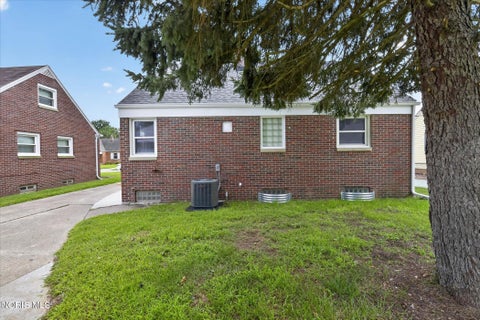 Tiny photo for 2272 Westmonte Road, Toledo, OH 43607 (MLS # 10012576)