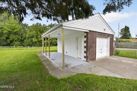 Tiny photo for 2272 Westmonte Road, Toledo, OH 43607 (MLS # 10012576)