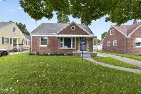 Tiny photo for 2272 Westmonte Road, Toledo, OH 43607 (MLS # 10012576)