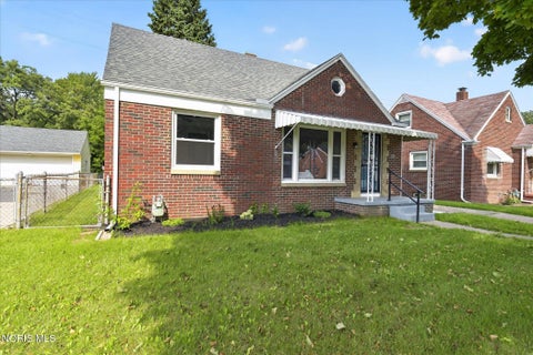 Tiny photo for 2272 Westmonte Road, Toledo, OH 43607 (MLS # 10012576)