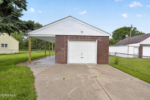 Tiny photo for 2272 Westmonte Road, Toledo, OH 43607 (MLS # 10012576)