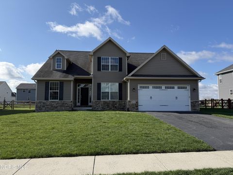 Photo of 14961 Stonebridge Lane, Perrysburg, OH 43551 (MLS # 10005992)