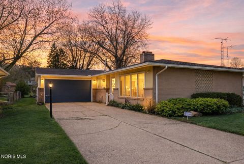 Photo of 5223 Grosse Point Parkway, Toledo, OH 43611 (MLS # 10006036)