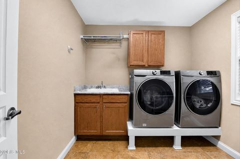 Tiny photo for 5539 Clear Crk Court, Sylvania, OH 43560 (MLS # 10010599)