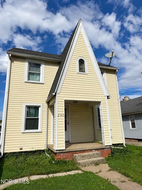 Photo of 240 W Crawford Avenue, Toledo, OH 43612 (MLS # 10014073)