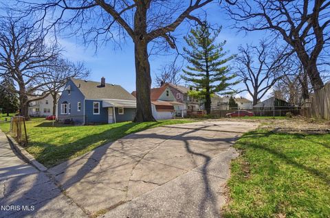 Tiny photo for 502 Brighton Avenue, Toledo, OH 43609 (MLS # 10006155)