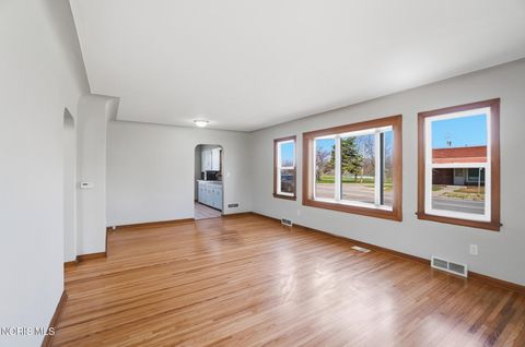 Tiny photo for 502 Brighton Avenue, Toledo, OH 43609 (MLS # 10006155)