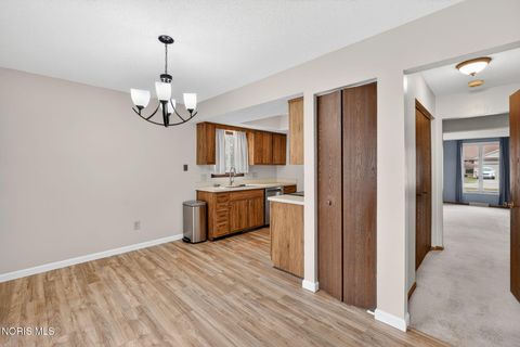 Tiny photo for 5409 Westcastle Drive #Apt 4, Toledo, OH 43615 (MLS # 10005211)