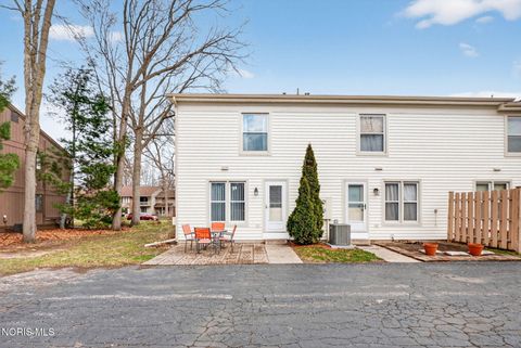 Tiny photo for 5409 Westcastle Drive #Apt 4, Toledo, OH 43615 (MLS # 10005211)