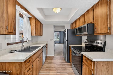 Tiny photo for 5409 Westcastle Drive #Apt 4, Toledo, OH 43615 (MLS # 10005211)