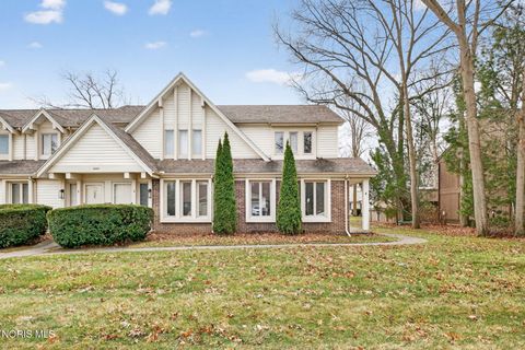 Tiny photo for 5409 Westcastle Drive #Apt 4, Toledo, OH 43615 (MLS # 10005211)