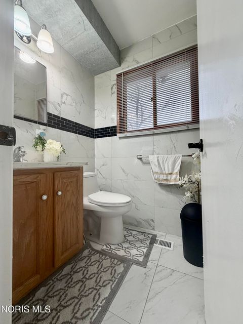 Tiny photo for 2525 Luddington Drive, Toledo, OH 43615 (MLS # 10006565)