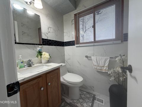 Tiny photo for 2525 Luddington Drive, Toledo, OH 43615 (MLS # 10006565)