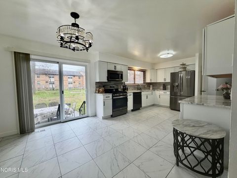 Tiny photo for 2525 Luddington Drive, Toledo, OH 43615 (MLS # 10006565)