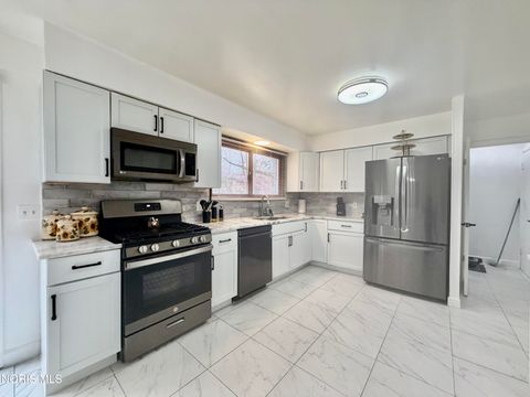 Tiny photo for 2525 Luddington Drive, Toledo, OH 43615 (MLS # 10006565)