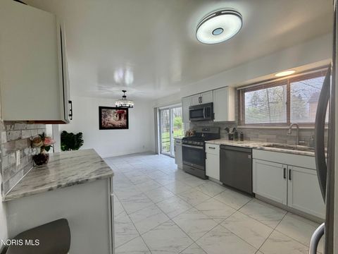 Tiny photo for 2525 Luddington Drive, Toledo, OH 43615 (MLS # 10006565)