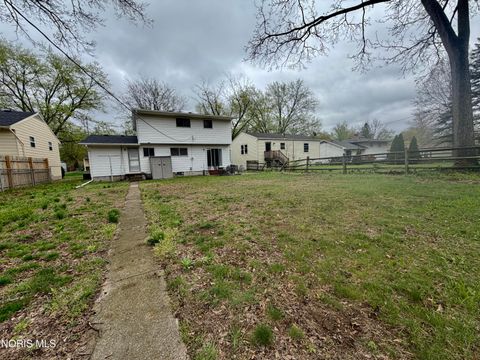 Tiny photo for 2525 Luddington Drive, Toledo, OH 43615 (MLS # 10006565)