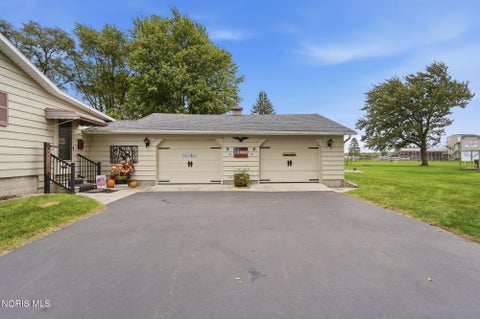 Tiny photo for 19300 Luckey Road, Pemberville, OH 43450 (MLS # 10014057)
