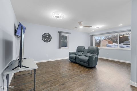 Tiny photo for 5862 W Benalex Drive, Toledo, OH 43612 (MLS # 10004205)