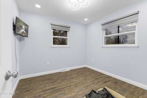 Tiny photo for 5862 W Benalex Drive, Toledo, OH 43612 (MLS # 10004205)