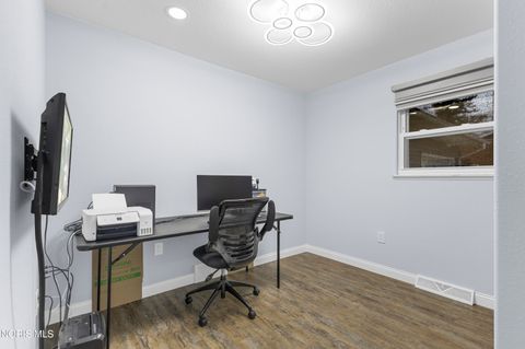 Tiny photo for 5862 W Benalex Drive, Toledo, OH 43612 (MLS # 10004205)