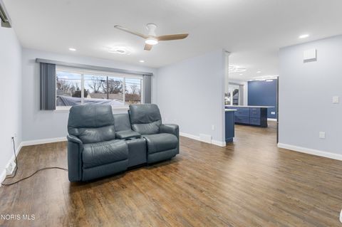 Tiny photo for 5862 W Benalex Drive, Toledo, OH 43612 (MLS # 10004205)