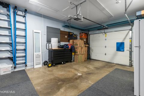 Tiny photo for 5862 W Benalex Drive, Toledo, OH 43612 (MLS # 10004205)