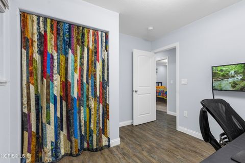 Tiny photo for 5862 W Benalex Drive, Toledo, OH 43612 (MLS # 10004205)