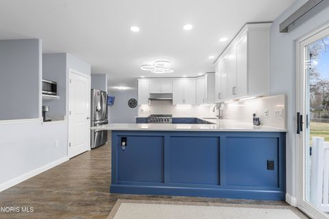 Tiny photo for 5862 W Benalex Drive, Toledo, OH 43612 (MLS # 10004205)