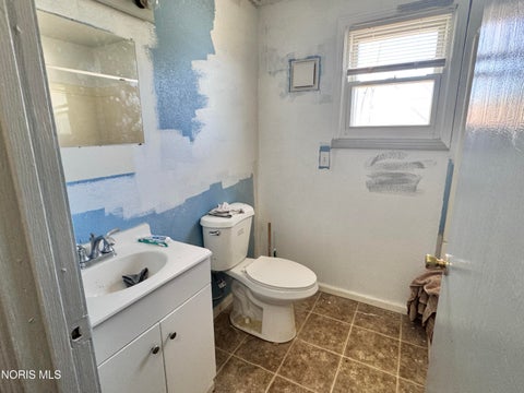 Tiny photo for 177 Bacon Street, Rossford, OH 43460 (MLS # 10014063)