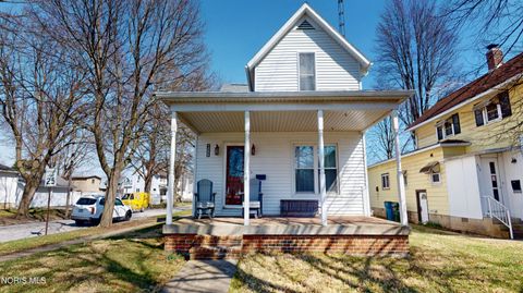 Photo of 833 Franklin Avenue, Fremont, OH 43420 (MLS # 10004925)