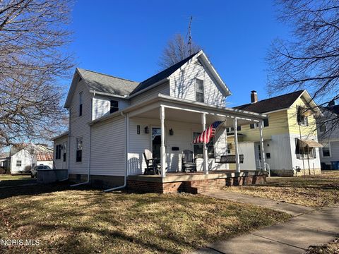 Tiny photo for 833 Franklin Avenue, Fremont, OH 43420 (MLS # 10004925)
