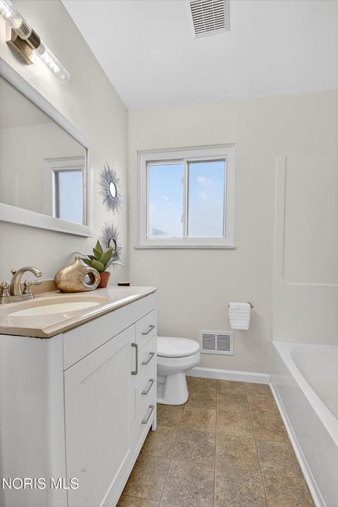 Tiny photo for 5147 Oldham Drive, Toledo, OH 43613 (MLS # 10004123)