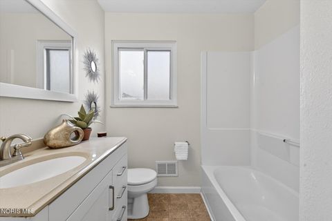 Tiny photo for 5147 Oldham Drive, Toledo, OH 43613 (MLS # 10004123)