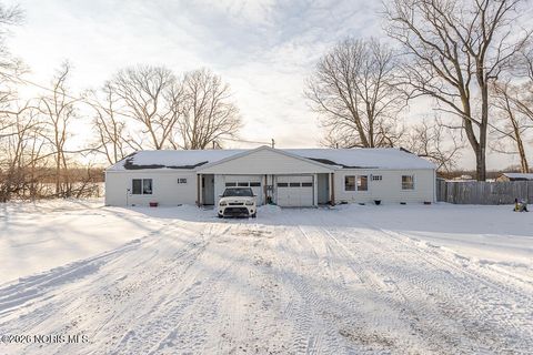 Photo of 18133 Fostoria Road, Pemberville, OH 43450 (MLS # 10003712)