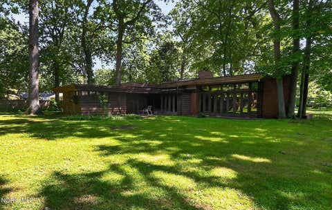 Photo of 4723 Oakridge Drive, Toledo, OH 43623 (MLS # 10011659)