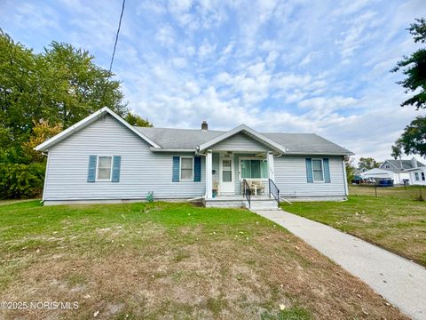 Photo of 1509 Lakewood Street, Toledo, OH 43605 (MLS # 10000547) Photo of 1509 Lakewood Street, Toledo, OH 43605 (MLS # 10000547)