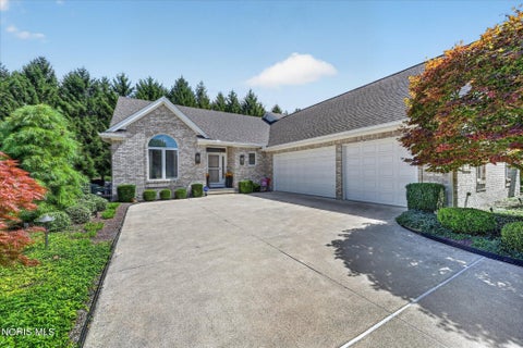 Photo of 3915 Deer Valley Lane, Maumee, OH 43537 (MLS # 10012955)