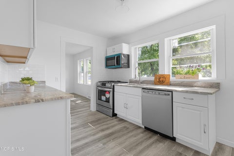 Tiny photo for 6237 Dorr Street, Toledo, OH 43615 (MLS # 10012866)