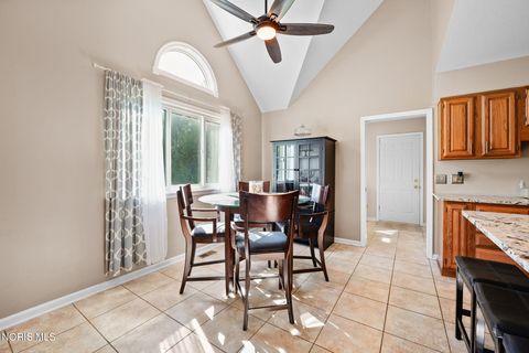 Tiny photo for 827 Abbey Lane, Findlay, OH 45840 (MLS # 10006774)