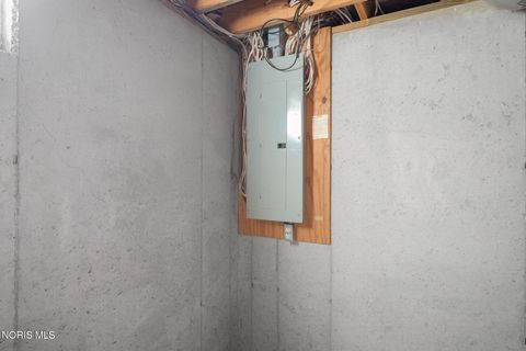 Tiny photo for 827 Abbey Lane, Findlay, OH 45840 (MLS # 10006774)