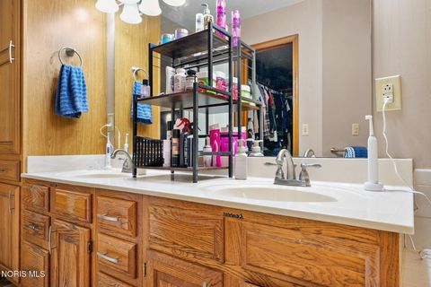 Tiny photo for 827 Abbey Lane, Findlay, OH 45840 (MLS # 10006774)