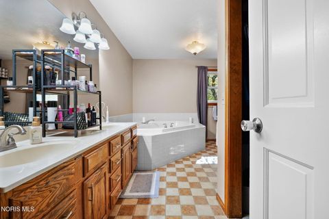 Tiny photo for 827 Abbey Lane, Findlay, OH 45840 (MLS # 10006774)