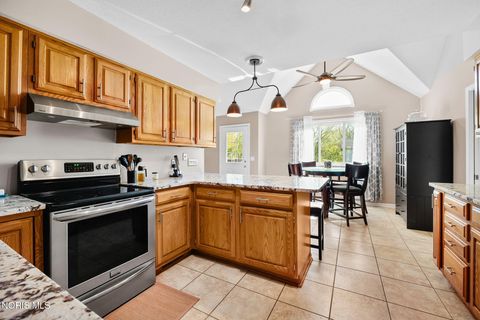 Tiny photo for 827 Abbey Lane, Findlay, OH 45840 (MLS # 10006774)