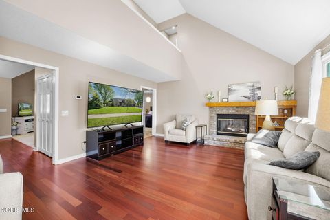 Tiny photo for 827 Abbey Lane, Findlay, OH 45840 (MLS # 10006774)