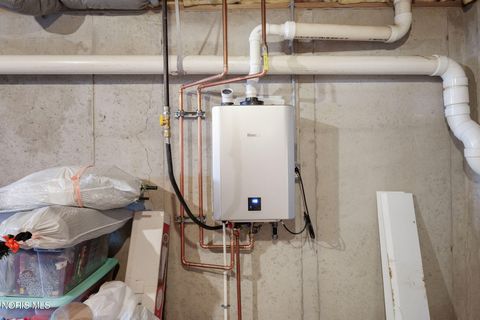 Tiny photo for 827 Abbey Lane, Findlay, OH 45840 (MLS # 10006774)