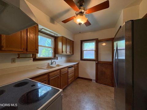 Tiny photo for 1312 Towers Road, Oregon, OH 43616 (MLS # 10007675)