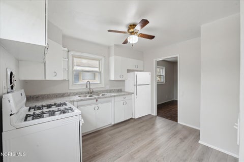 Tiny photo for 1352 Abbott Avenue, Toledo, OH 43614 (MLS # 10010650)